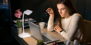 How to Build Financial Stability With a Side Hustle